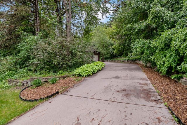 1536 Shannon Drive, Woodbury, MN 55125