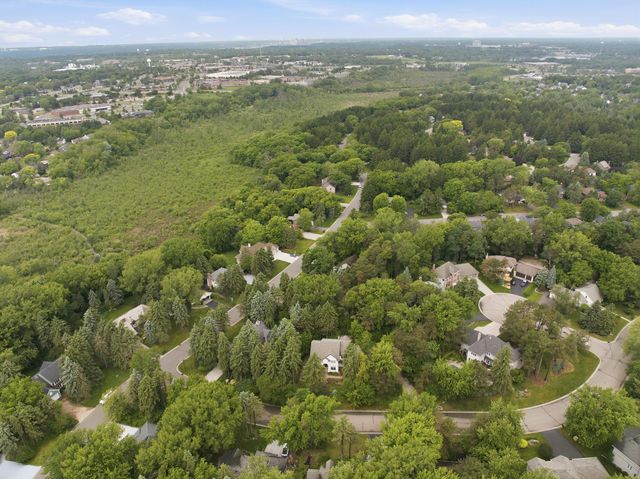 1536 Shannon Drive, Woodbury, MN 55125