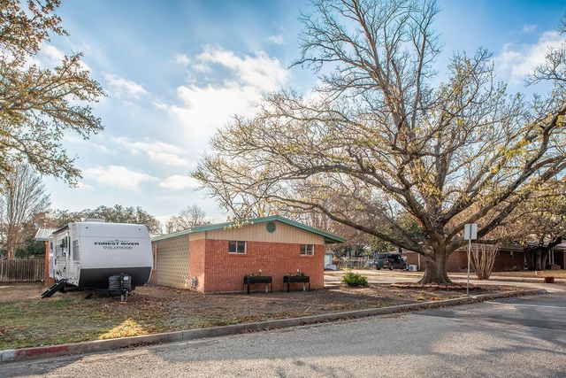 2005 S China Street, Brady, TX 76825