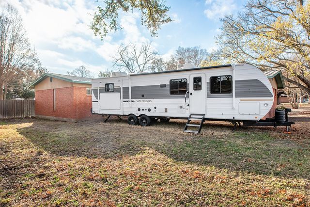 2005 S China Street, Brady, TX 76825