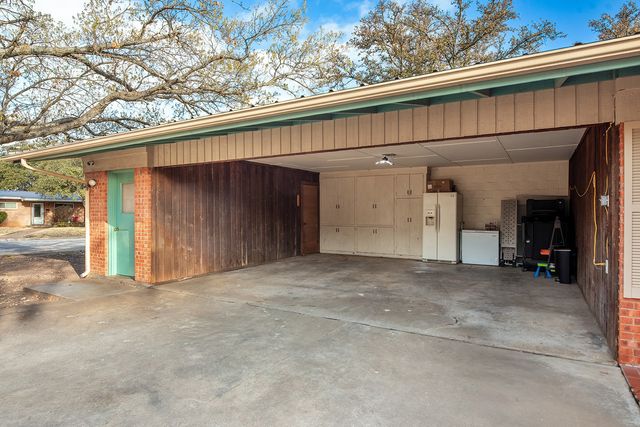 2005 S China Street, Brady, TX 76825