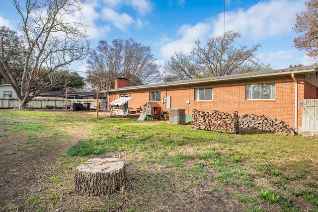 2005 S China Street, Brady, TX 76825