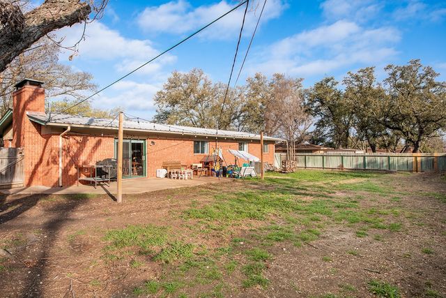 2005 S China Street, Brady, TX 76825