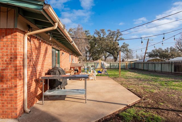 2005 S China Street, Brady, TX 76825