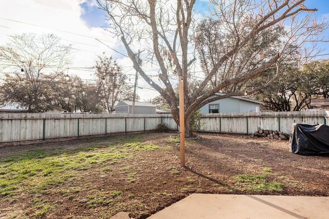 2005 S China Street, Brady, TX 76825