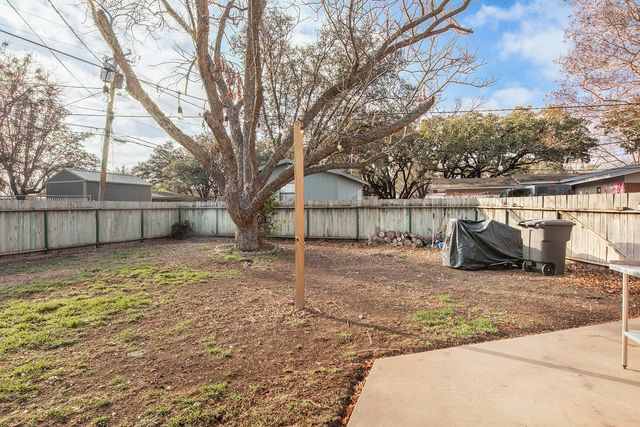 2005 S China Street, Brady, TX 76825