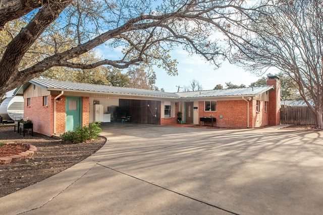 2005 S China Street, Brady, TX 76825