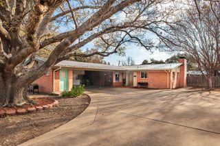 2005 S China Street, Brady, TX 76825