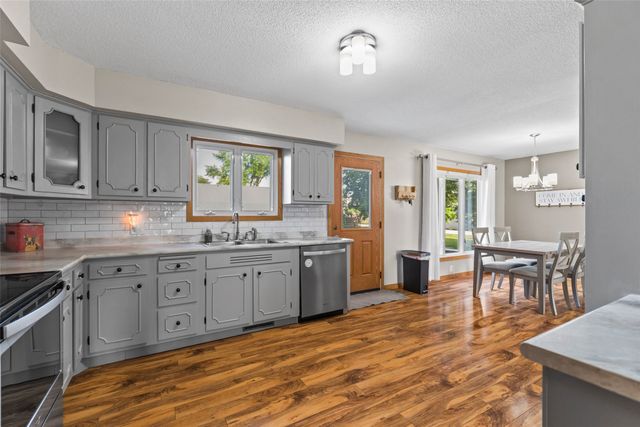 800 School Street, Stanhope, IA 50246