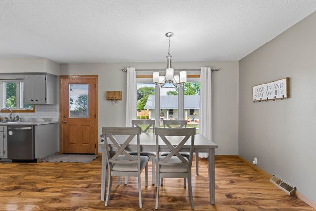 800 School Street, Stanhope, IA 50246