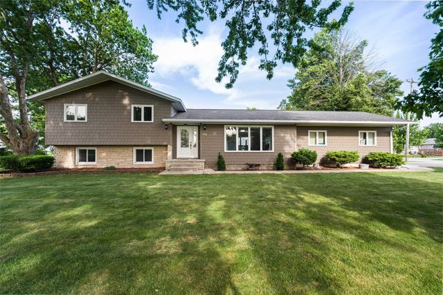 800 School Street, Stanhope, IA 50246