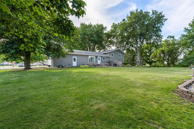 800 School Street, Stanhope, IA 50246