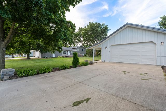 800 School Street, Stanhope, IA 50246