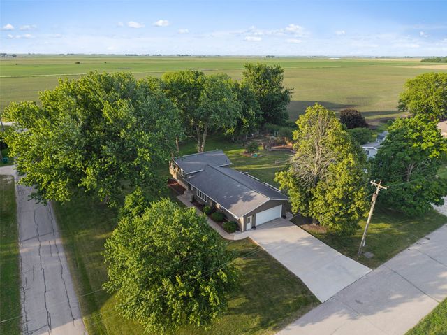 800 School Street, Stanhope, IA 50246
