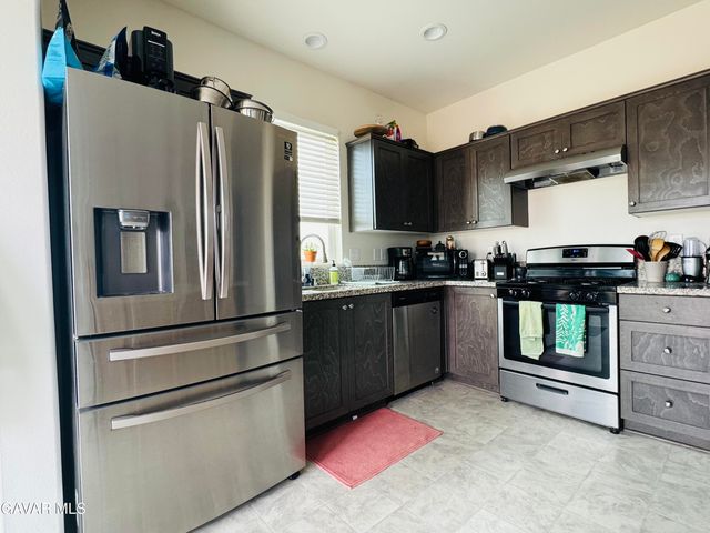 2446 Lugar Hermoso Court, Rosamond, CA 93560