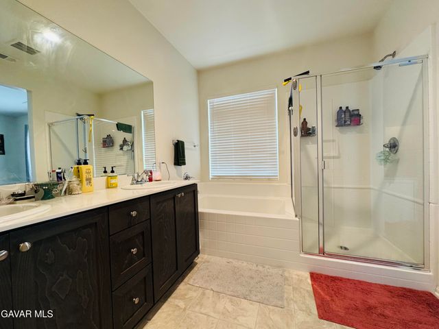 2446 Lugar Hermoso Court, Rosamond, CA 93560