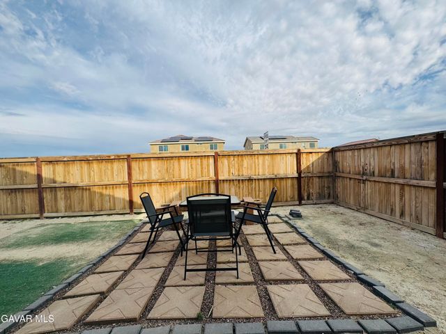 2446 Lugar Hermoso Court, Rosamond, CA 93560