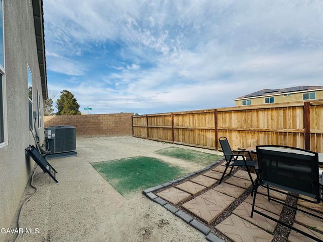 2446 Lugar Hermoso Court, Rosamond, CA 93560