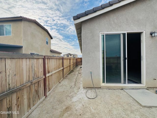 2446 Lugar Hermoso Court, Rosamond, CA 93560