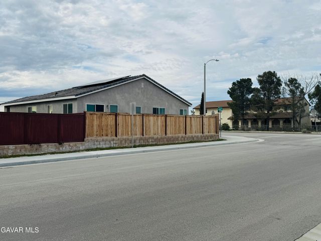 2446 Lugar Hermoso Court, Rosamond, CA 93560