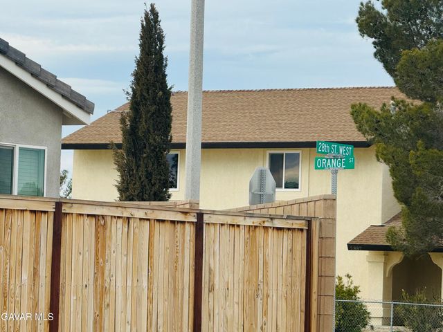 2446 Lugar Hermoso Court, Rosamond, CA 93560