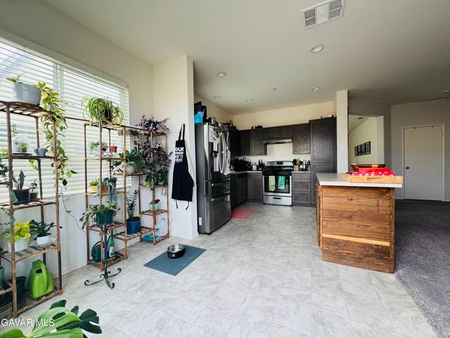 2446 Lugar Hermoso Court, Rosamond, CA 93560