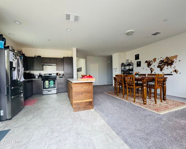 2446 Lugar Hermoso Court, Rosamond, CA 93560