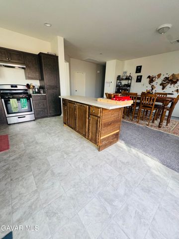 2446 Lugar Hermoso Court, Rosamond, CA 93560