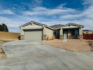 2446 Lugar Hermoso Court, Rosamond, CA 93560