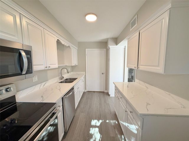 2115 Winrock Boulevard 40, Houston, TX 77057