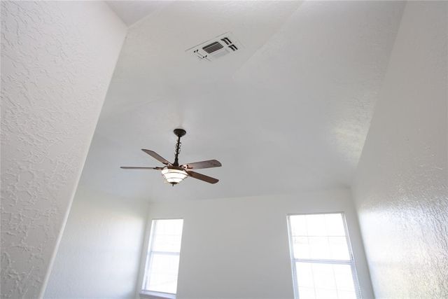 39 NE Deerfield Drive, Elgin, OK 73538