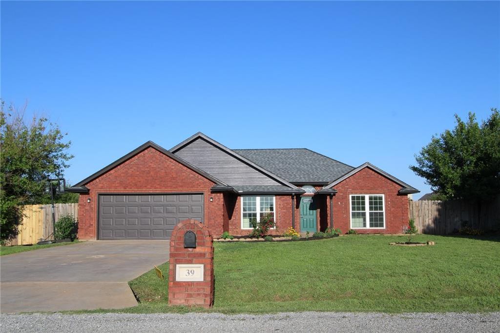 39 NE Deerfield Drive, Elgin, OK 73538