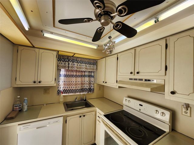 9661 SUNRISE LAKES BLVD 302, Sunrise, FL 33322