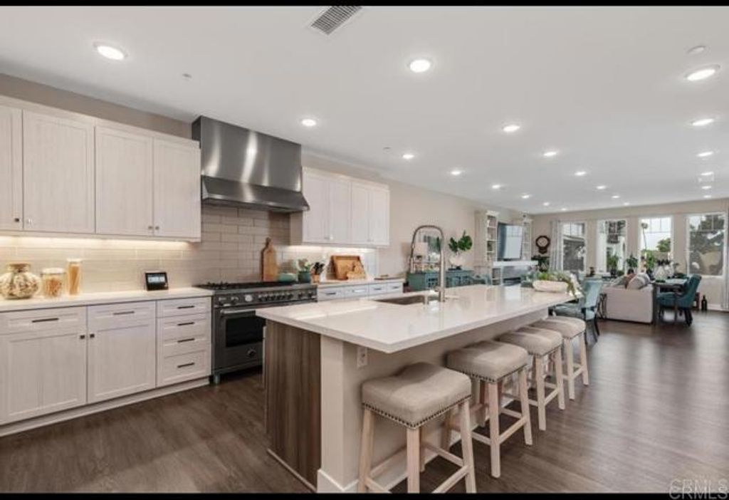 800 Grand Avenue 105, Carlsbad, CA 92008