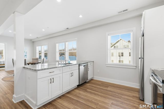 82 Wall Street 200, Madison, CT 06443