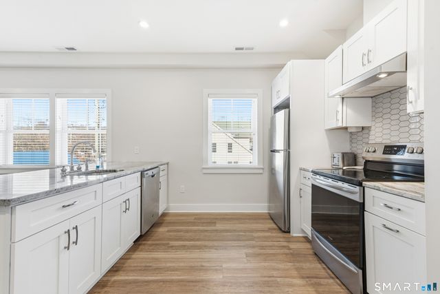 82 Wall Street 200, Madison, CT 06443