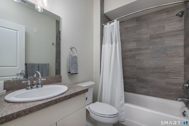 82 Wall Street 200, Madison, CT 06443