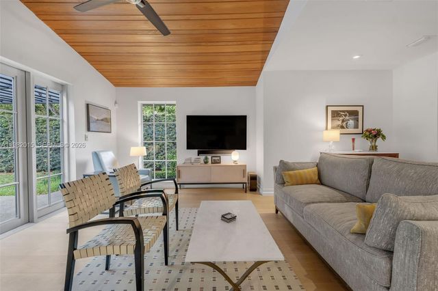 1729 Lenox Ave, Miami Beach, FL 33139