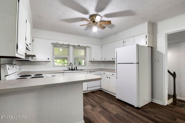 610 E Race St, Kingston, TN 37763