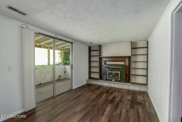 610 E Race St, Kingston, TN 37763