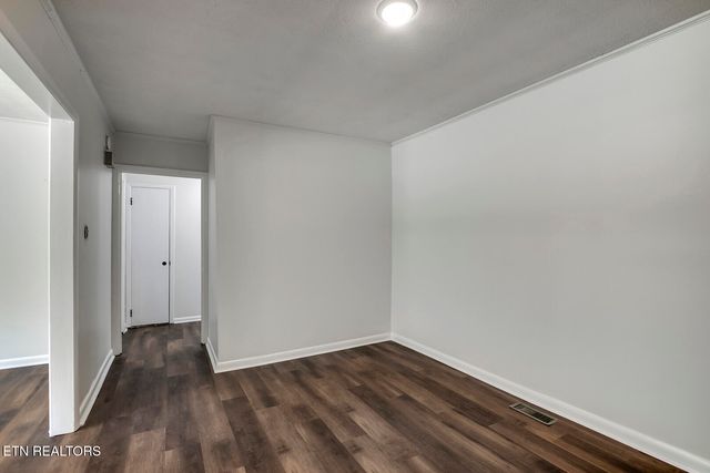 610 E Race St, Kingston, TN 37763
