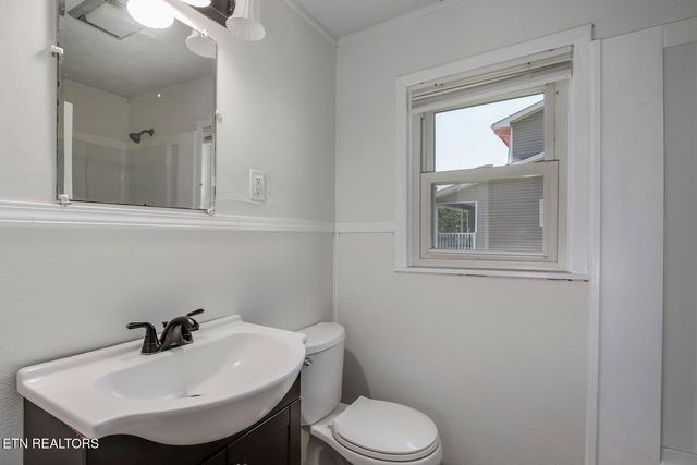 610 E Race St, Kingston, TN 37763