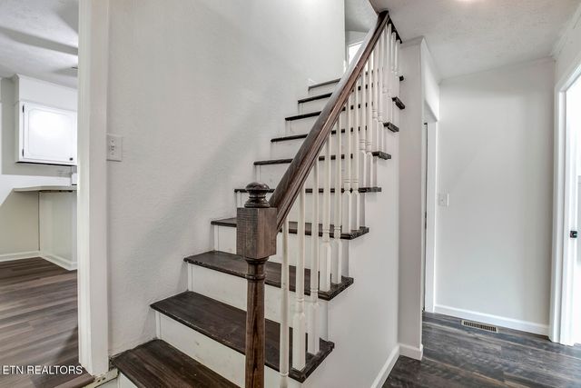 610 E Race St, Kingston, TN 37763