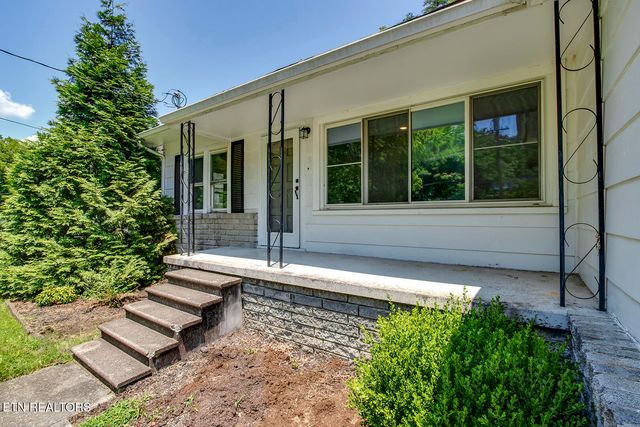 610 E Race St, Kingston, TN 37763