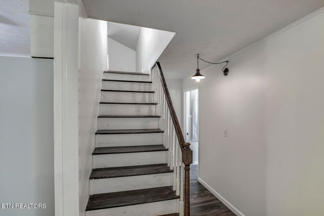 610 E Race St, Kingston, TN 37763