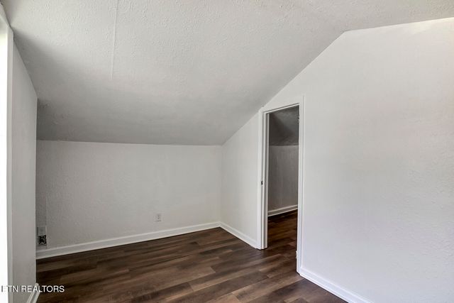 610 E Race St, Kingston, TN 37763