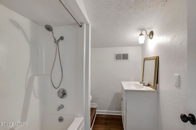 610 E Race St, Kingston, TN 37763