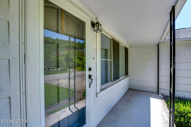 610 E Race St, Kingston, TN 37763