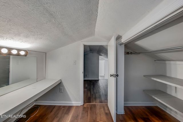 610 E Race St, Kingston, TN 37763