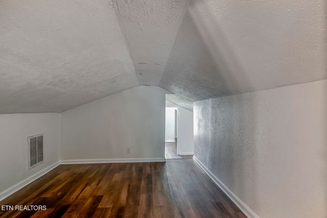 610 E Race St, Kingston, TN 37763